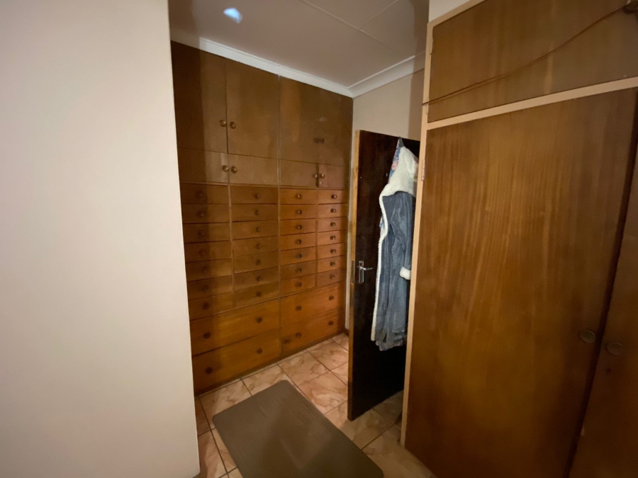 8 Bedroom Property for Sale in Baillie Park North West